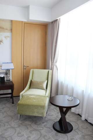 Отель Hotels & Preference Hualing Tbilisi Тбилиси Номер с кроватью размера king-size – Подходит для гостей с ограниченными физическими возможностями-4