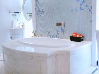 Отель Hotels & Preference Hualing Tbilisi Тбилиси Люкс «Премиум»-5