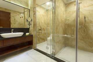 Отель Hotels & Preference Hualing Tbilisi Тбилиси Суперлюкс с кроватью размера "king-size"-6