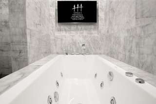 Отель Hotels & Preference Hualing Tbilisi Тбилиси Двухуровневый люкс-4
