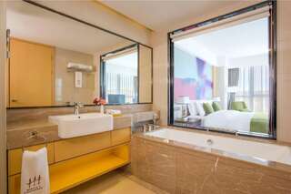 Отель Hotels & Preference Hualing Tbilisi Тбилиси Стандартный двухместный номер с 2 отдельными кроватями-12
