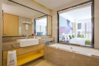 Отель Hotels & Preference Hualing Tbilisi Тбилиси Стандартный двухместный номер с 2 отдельными кроватями-3